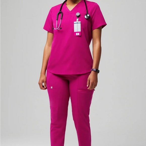 FABLETICs Scrubs Bundle *size L* - Picture 2 of 4